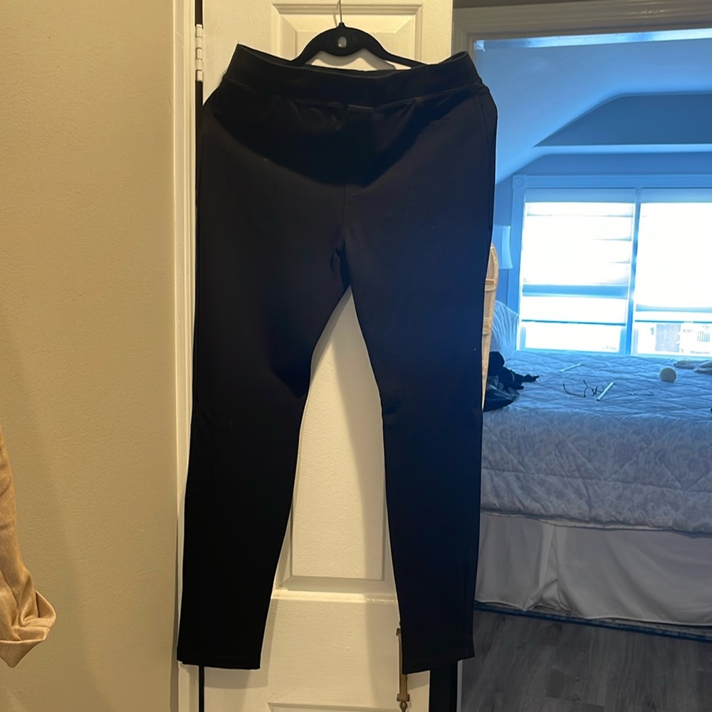 Sanctuary elastic waistband black leggings.